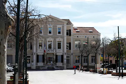 mairie-la-garde-01