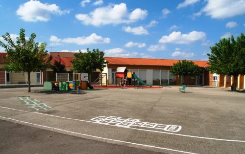 ecole-maternelle-los-pitchonets-saint-jean-du-falga-01