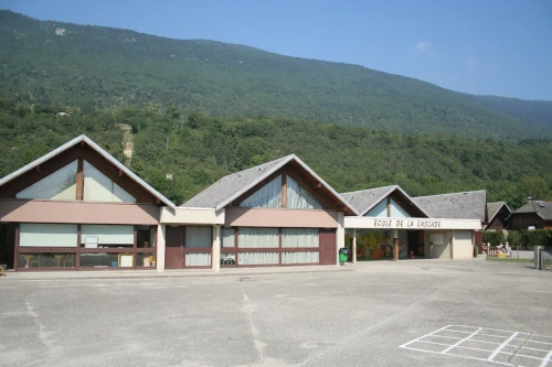 ecole-primaire-cascade-bourget-01
